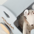 Puppenwagen, Holzschieber für ein Mädchen. Baby-Puppenwagen mit Namen. Erstes Geburtstagsgeschenk