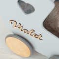 Puppenwagen mit dem Namen des Babys. Personalisiertes Babygeschenk für ein kleines Mädchen