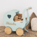 Puppenwagen ab ein Jahr, Geschenk für ein Jahr altes Mädchen. Kinderwagen aus Holz für ein kleines Mädchen