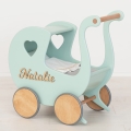 Ziehspielzeug für Baby Girl. Personalisiertes Geschenk zum ersten Geburtstag Geschenk. Puppenwagen - Lauflernwagen
